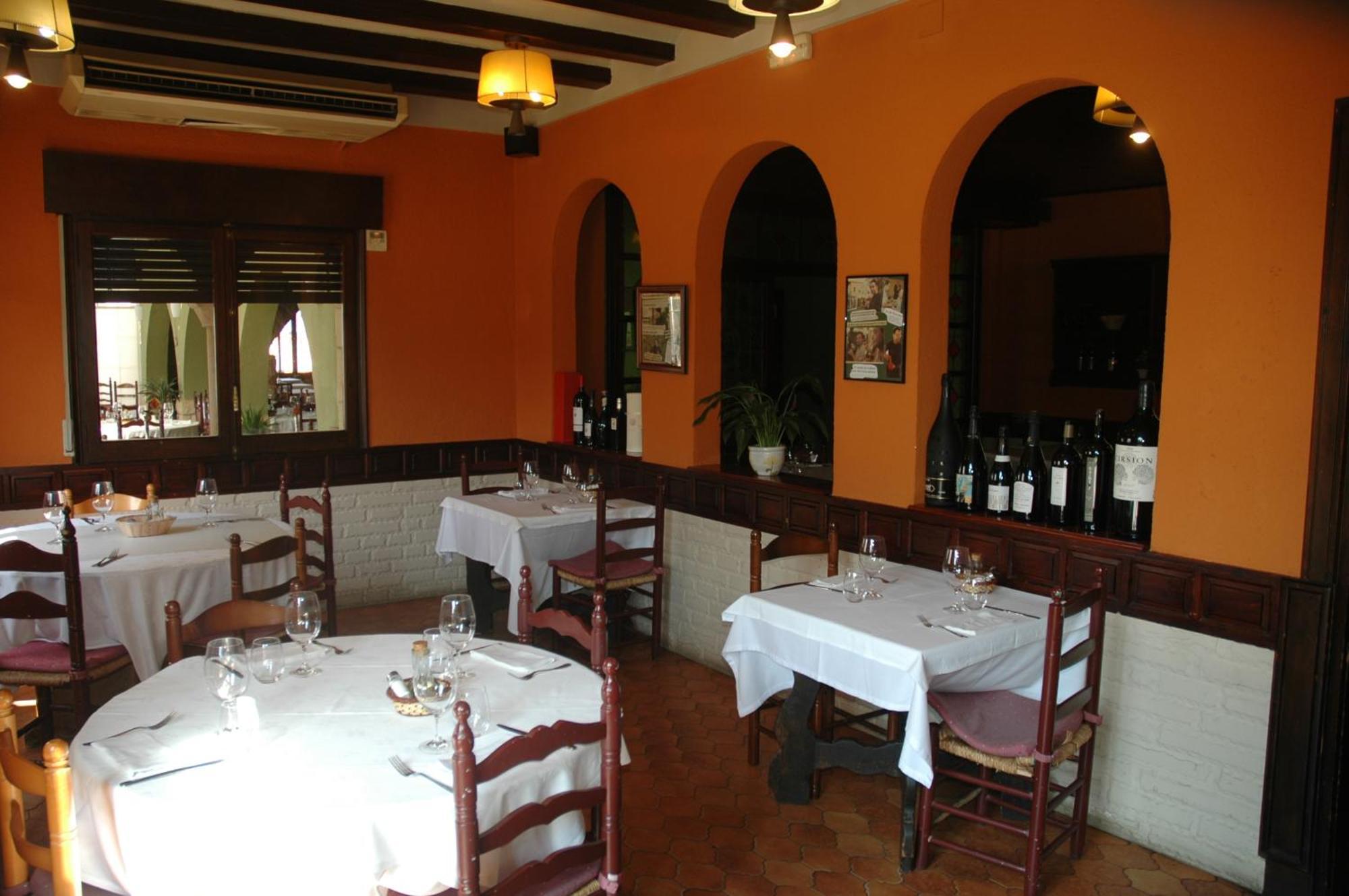 Hotel Restaurant El Bosc Banyeres del Penedes Esterno foto