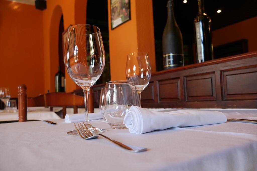 Hotel Restaurant El Bosc Banyeres del Penedes Esterno foto