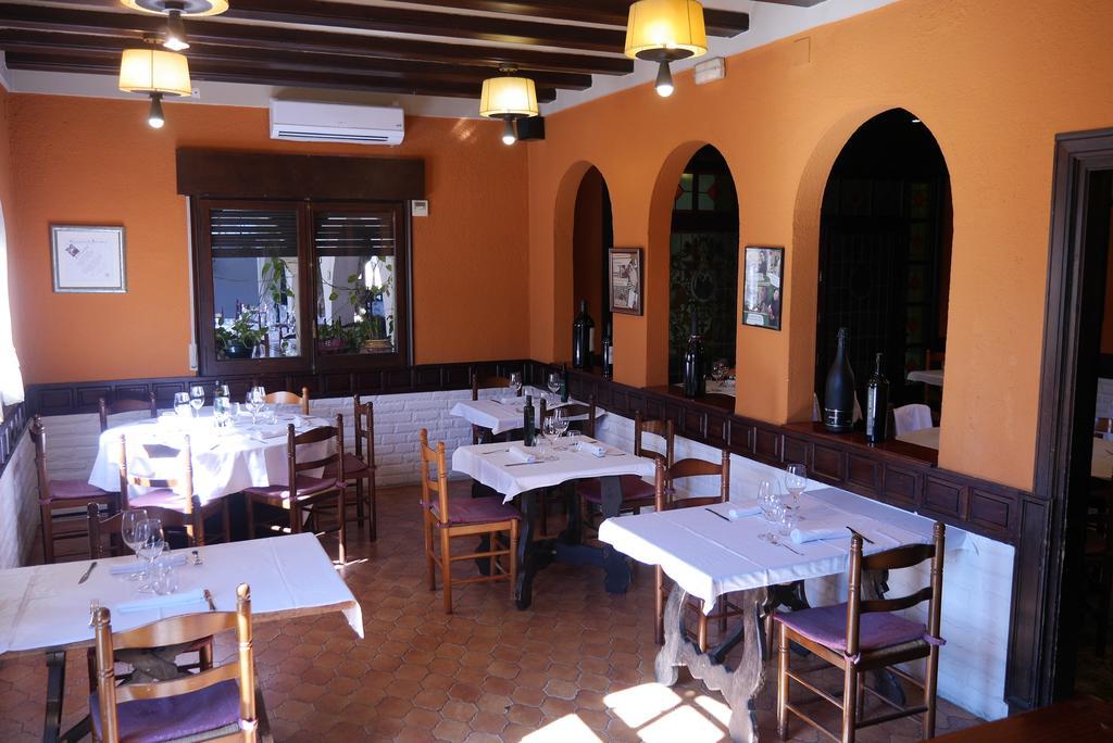 Hotel Restaurant El Bosc Banyeres del Penedes Esterno foto