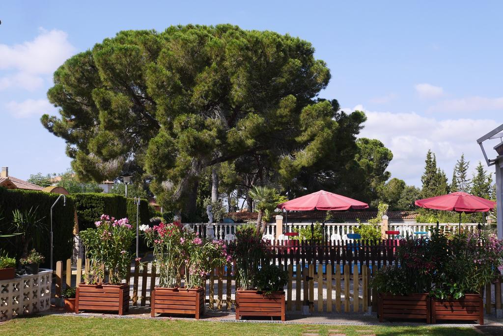 Hotel Restaurant El Bosc Banyeres del Penedes Esterno foto